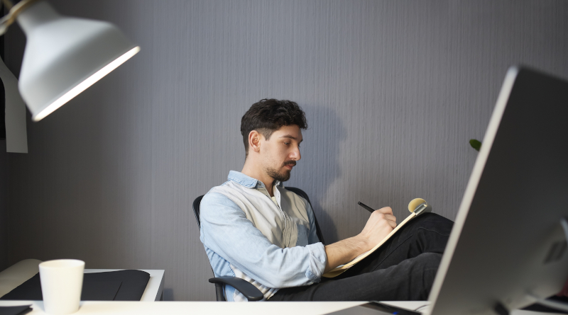 Diagramação de livros impressos, de acordo com site G1 Você sabe qual é a importância do manual de identidade visual?