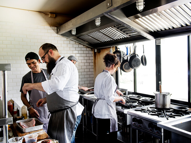 funcionário do restaurante La Grassa - Marketing para Restaurante